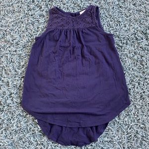 Girl’s Old Navy Eyelet HiLo Sleeveless Top
Keyhole back
Navy blue
Size 5